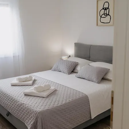Lila Apartament Kaštel Stari