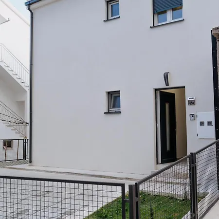Apartament Lila Kaštel Stari